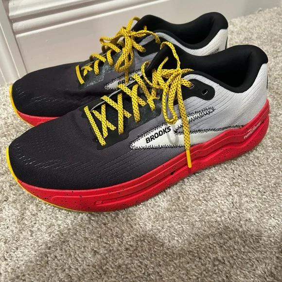 Disney Brooks Ghost Max 2 Mickey sneakers - Picture 3 of 5